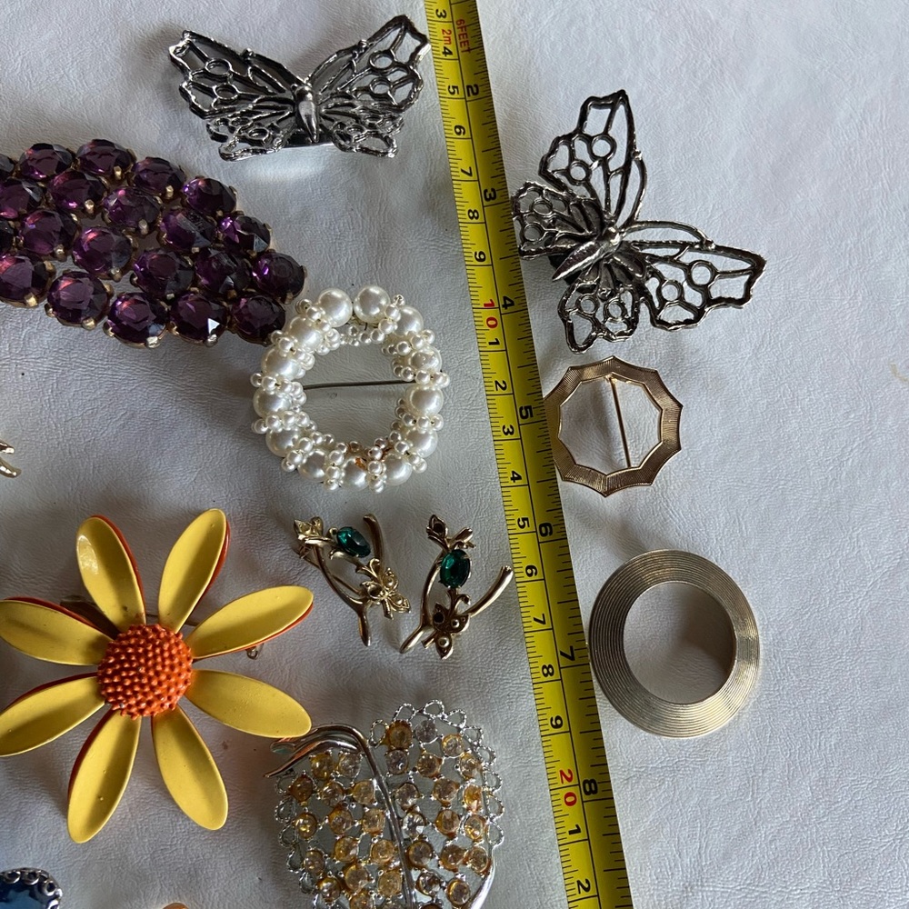 Vintage lot of 19 brooches and one handmade jewelry box - Picture 4 of 13